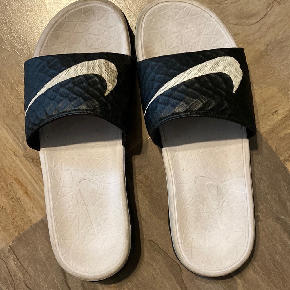 Nike flip flop